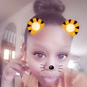 Meet your Posher, Chanel